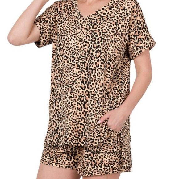 Feels Like Velvet Leopard Shorts nwot - Picture 5 of 5